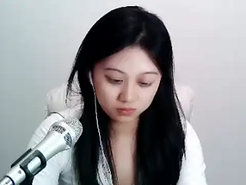 美女UUBAOBEI在线直播