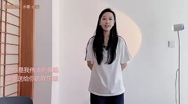 美女CHAmomo028在线直播