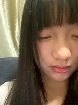 美女miaomiaomimimi在线直播