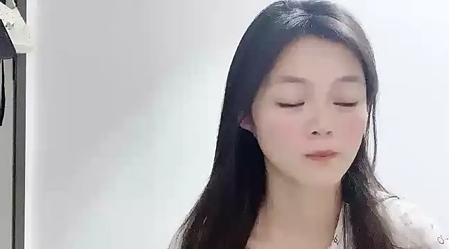 美女zycsb1122在线直播