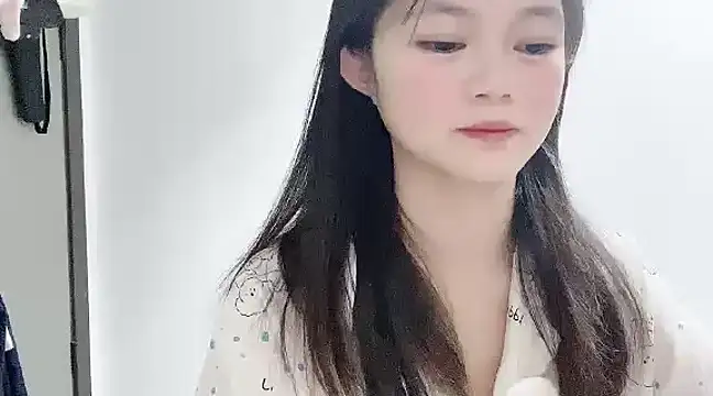 美女zycsb1122在线直播