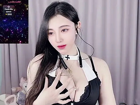 美女yifei1024在线直播