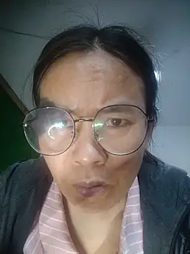 美女AAcehng在线直播