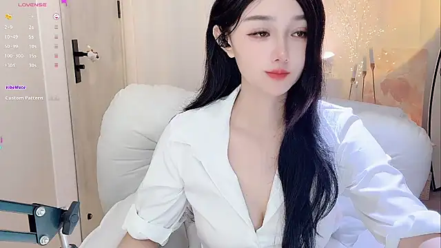 美女IssDoris在线直播