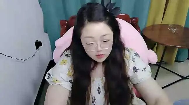 美女cssouztt77在线直播