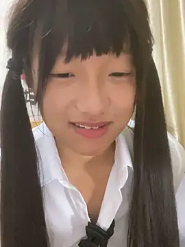 美女miaomiaomimimi在线直播