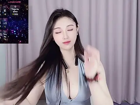 美女yifei1024在线直播