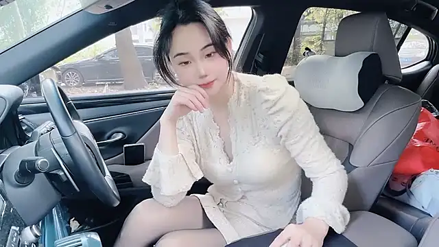 美女orla2021在线直播