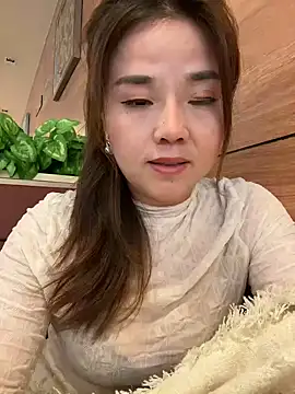 美女Efangfang在线直播