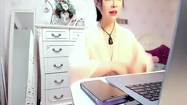 美女WJYD8在线直播