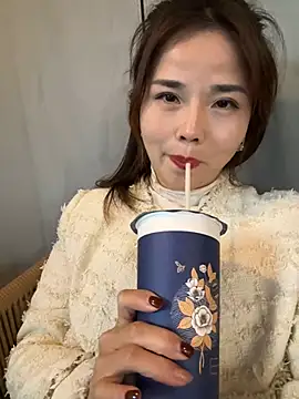 美女Efangfang在线直播