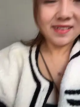 美女Efangfang在线直播