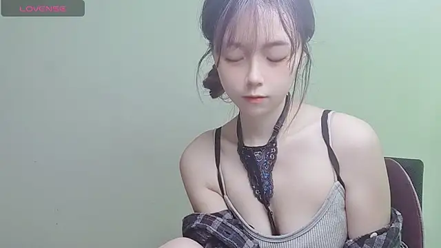 美女VaerySaenz在线直播