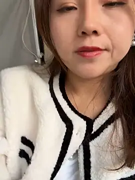 美女Efangfang在线直播