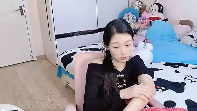 美女LKminnow在线直播