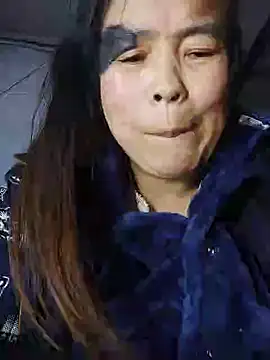 美女AAcehng在线直播