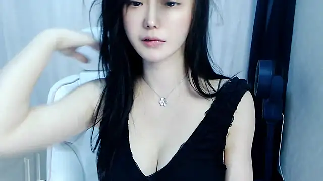 美女lililoveapple在线直播