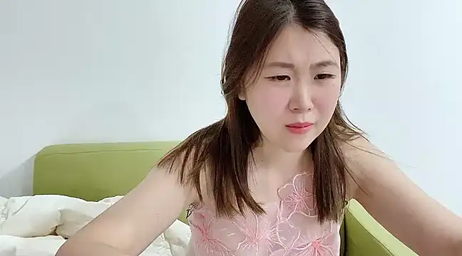 美女KIKI012025在线直播