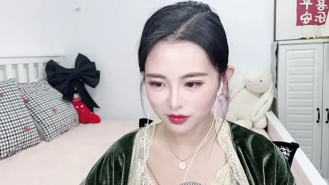 美女XINXINh在线直播