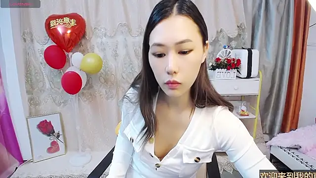 美女LittleBao在线直播