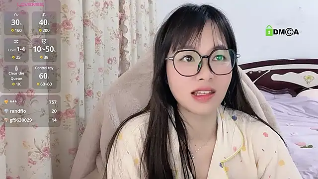 美女rourou888在线直播