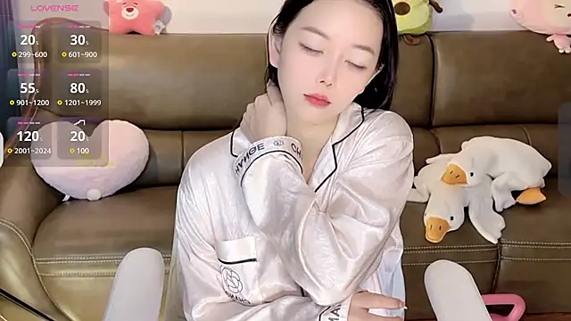 美女Yilin1999在线直播