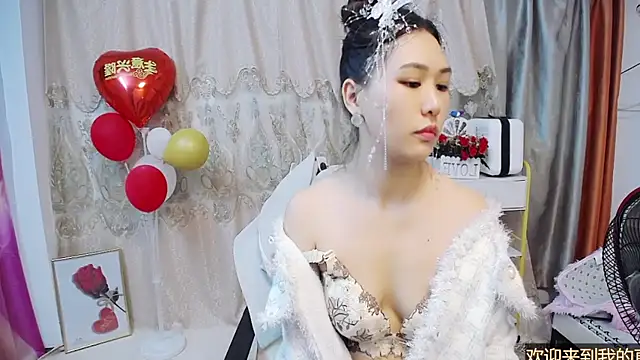 美女LittleBao在线直播