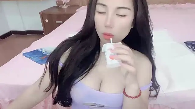 美女kakawen666在线直播