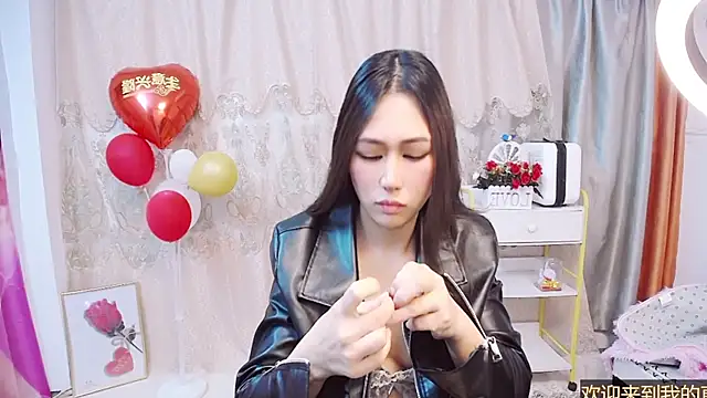 美女LittleBao在线直播