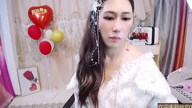 美女LittleBao在线直播