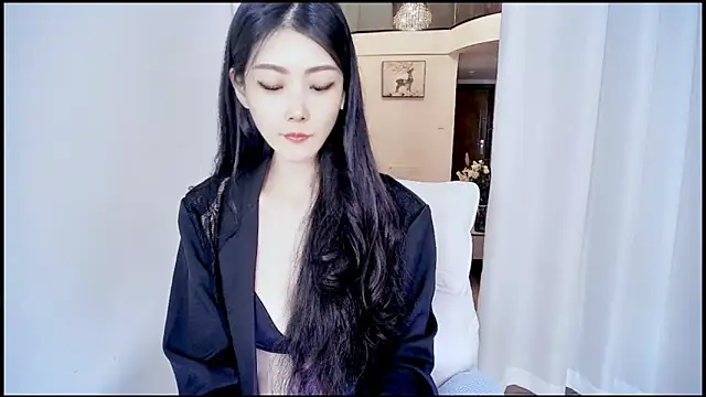 美女ElllllllllllA在线直播