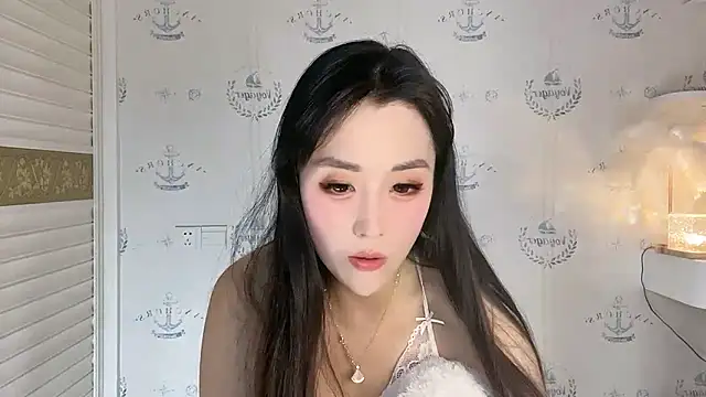 美女luckycici777在线直播