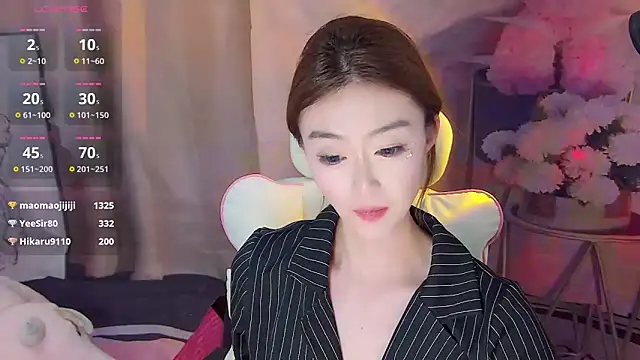 美女___BiuBiu在线直播