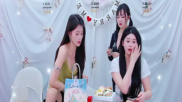 美女CrazyBabyParty在线直播