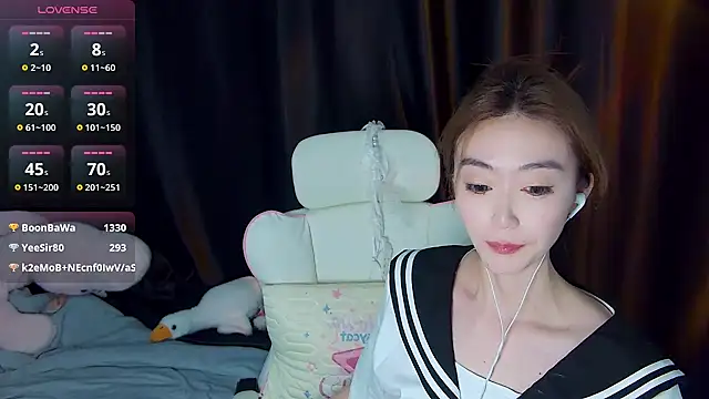 美女___BiuBiu在线直播