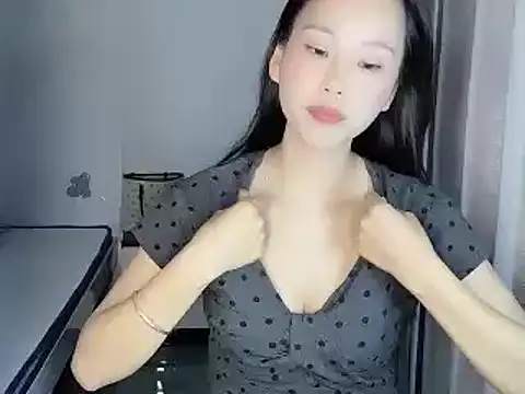 美女L--Q在线直播