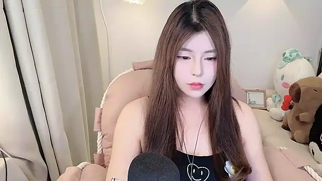 美女kissdidiovo在线直播
