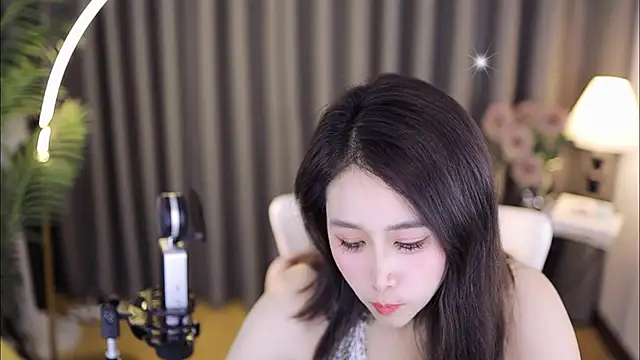 美女Taozi77-Q1在线直播