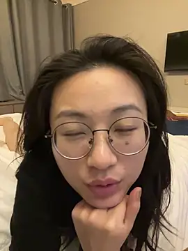 美女haiyan125216在线直播
