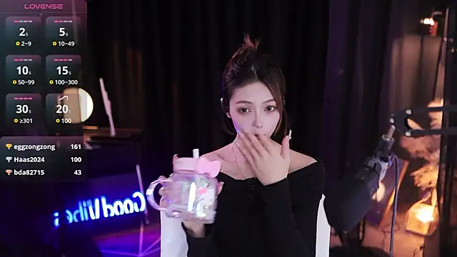 美女LucyKI在线直播