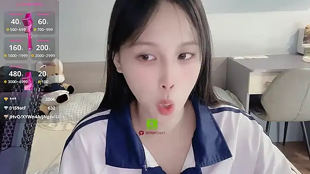 美女xunian71O在线直播
