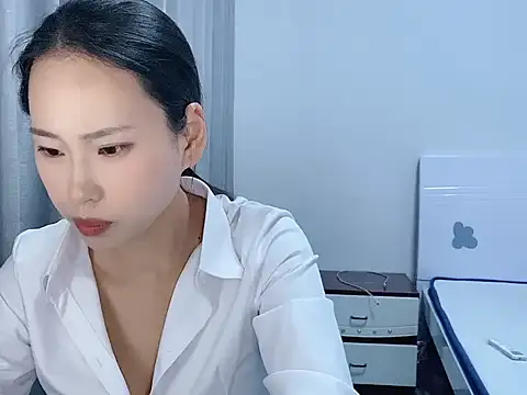 美女L--Q在线直播