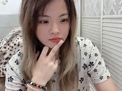 美女Snugglepuff在线直播