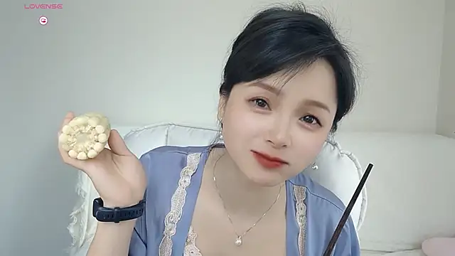 美女-Judy-在线直播