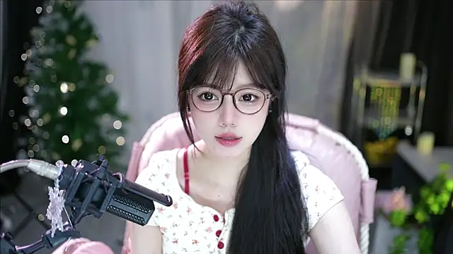 美女Doraemoney在线直播