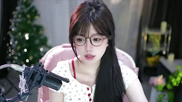 美女Doraemoney在线直播