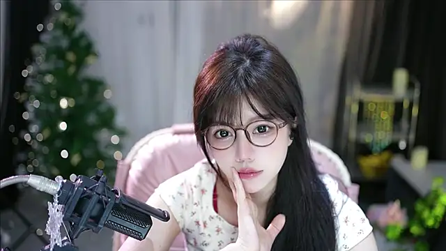 美女Doraemoney在线直播