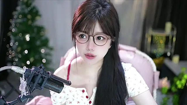 美女Doraemoney在线直播
