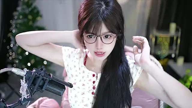 美女Doraemoney在线直播