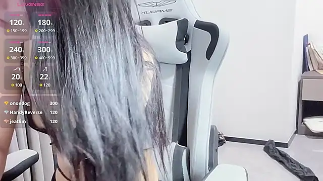 美女qiaoyi-666在线直播